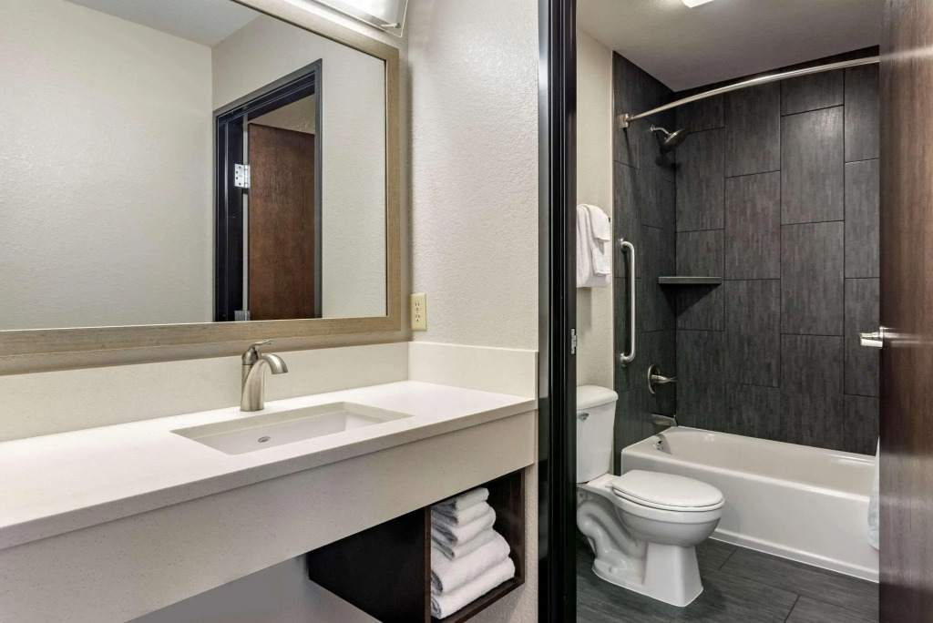 Comfort Inn & Suites Tualatin - Lake Oswego South