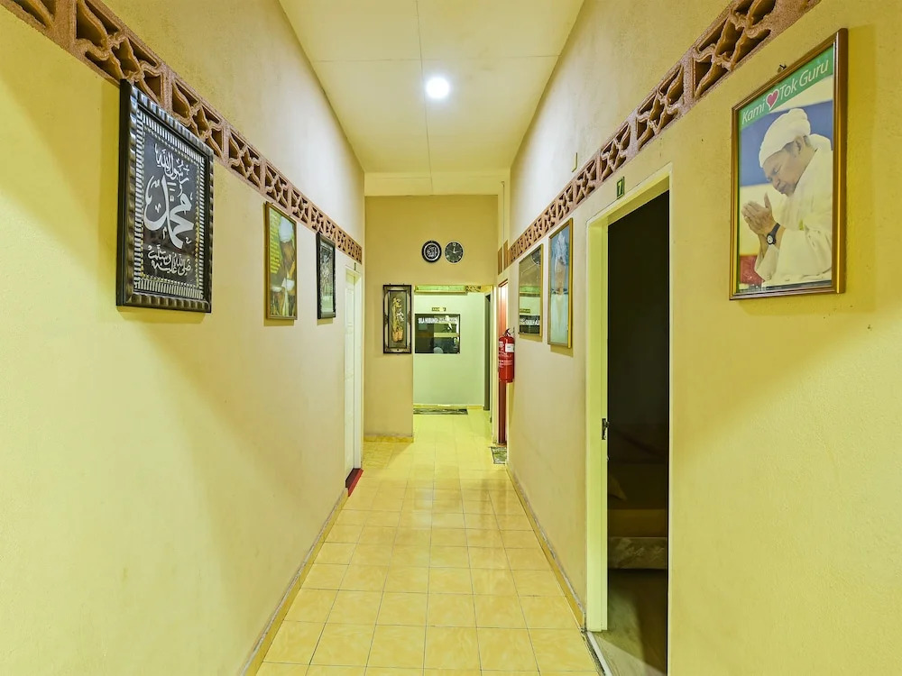 Oyo 90639 Hotel Azimah