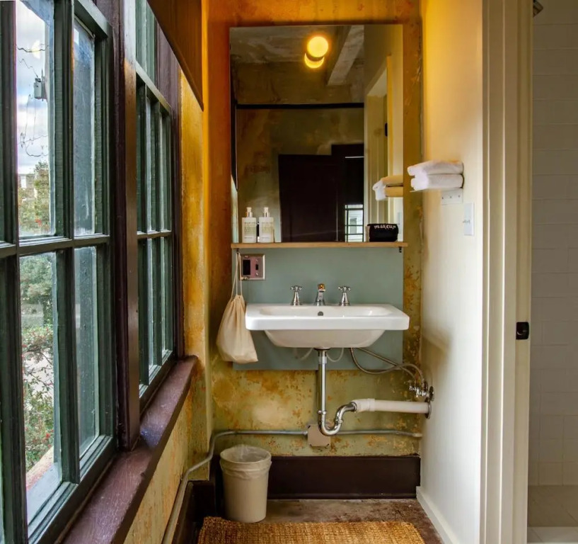 Travelers Hotel