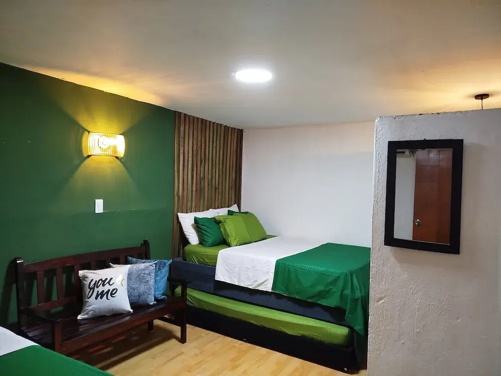 Room-hb5 Family Room With Private Bathro