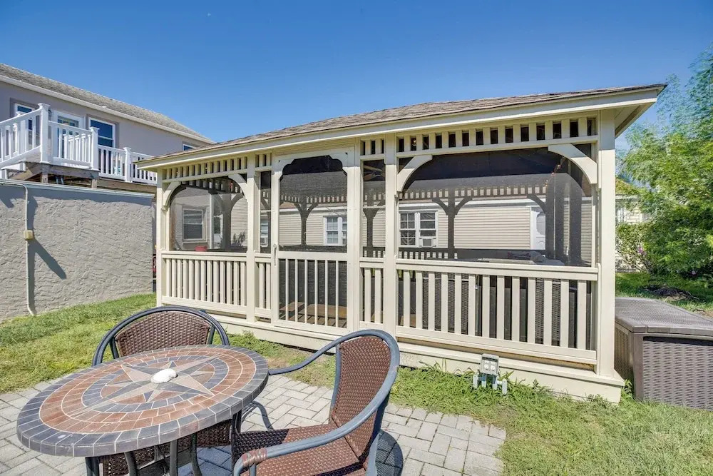 Wildwood Crest Getaway w/ Deck, Walk to Beach!