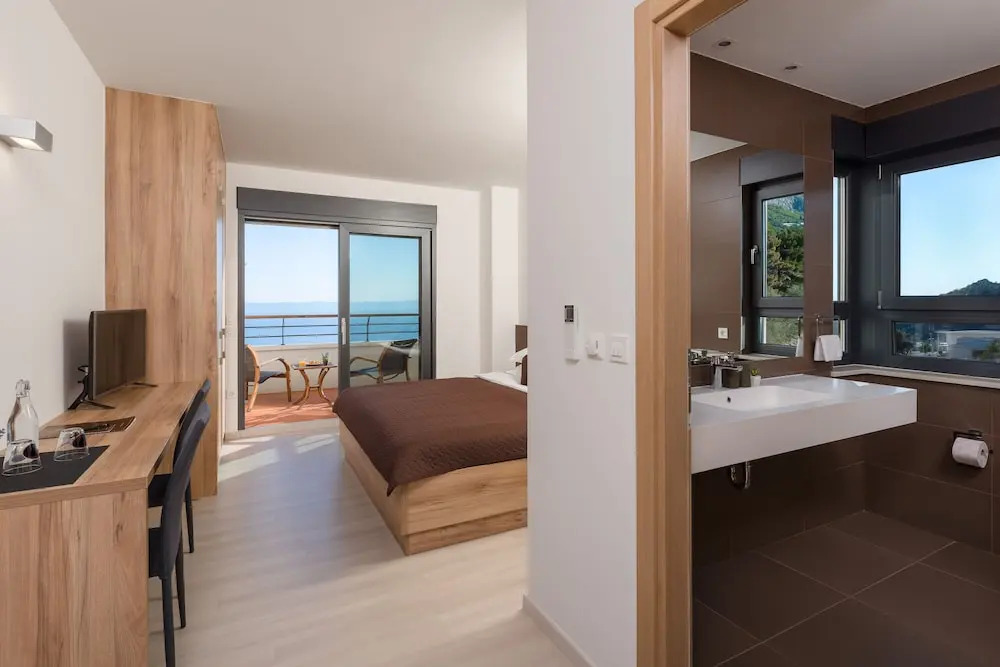 Last Minute Offer,heated Infinity Pool,sea and Mountain View,