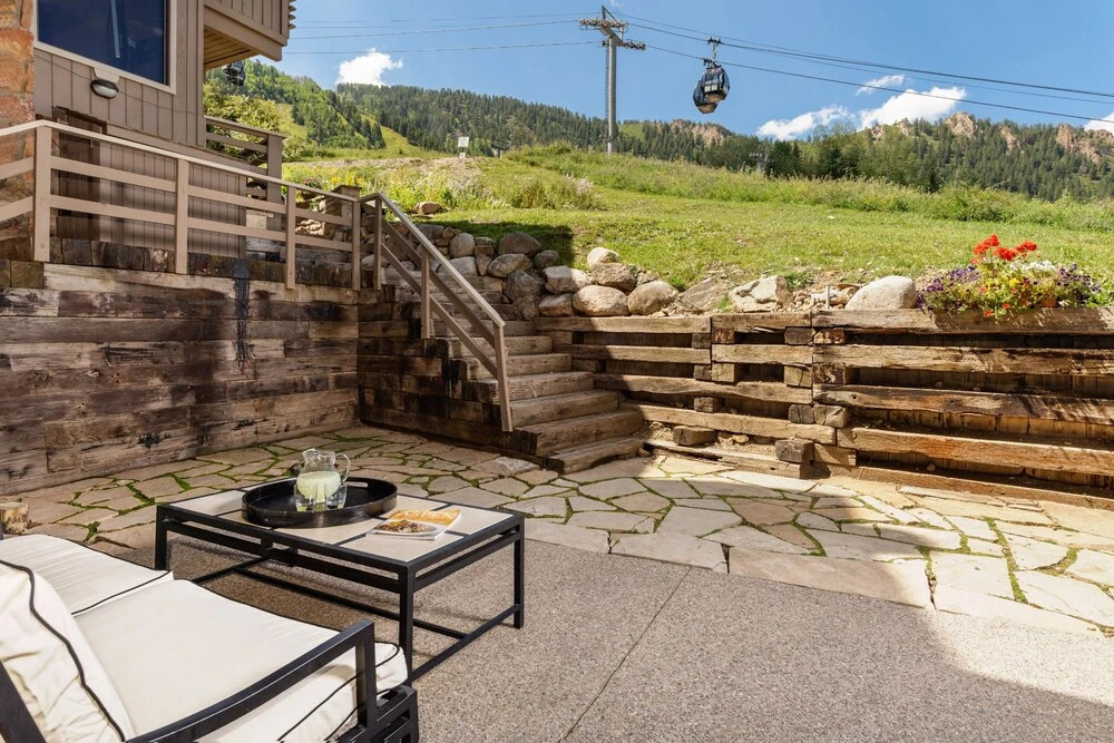 Deluxe 3 & 4 Bedroom Aspen Apartments Next to Silver Queen Gondola