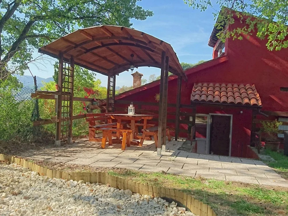 Spacious Villa With Pool in Fabriano Italy