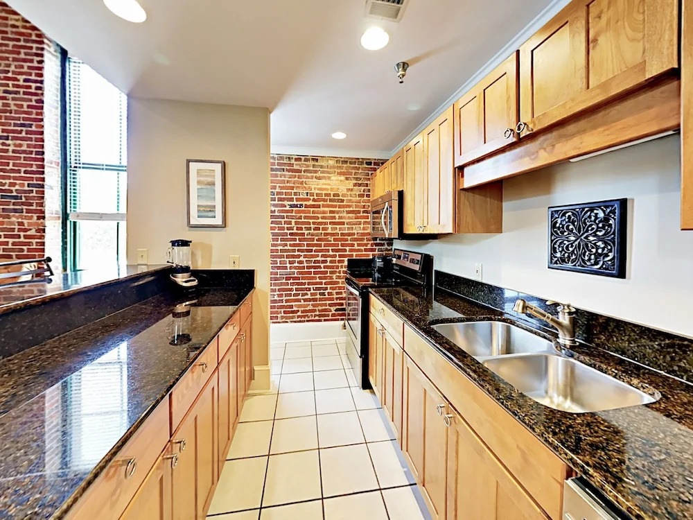 West Congress Condo #6 2 Bedrooms 1.5 Bathroom Condo