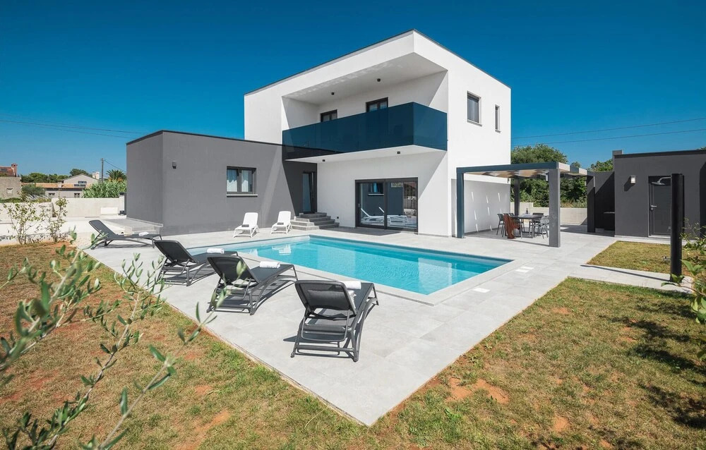 Nice Home in Liznjan With Outdoor Swimming Pool, Wifi and 3 Bedrooms