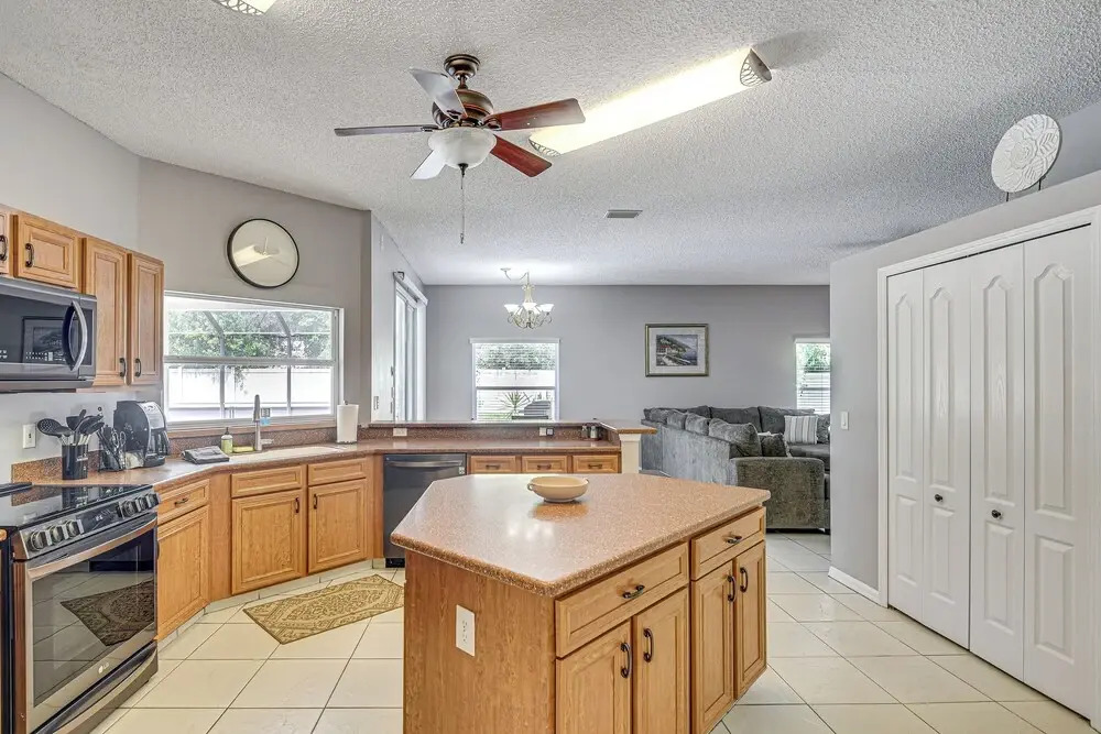 Saltwater Pool: Palm Coast Home  2 Mi to Beach