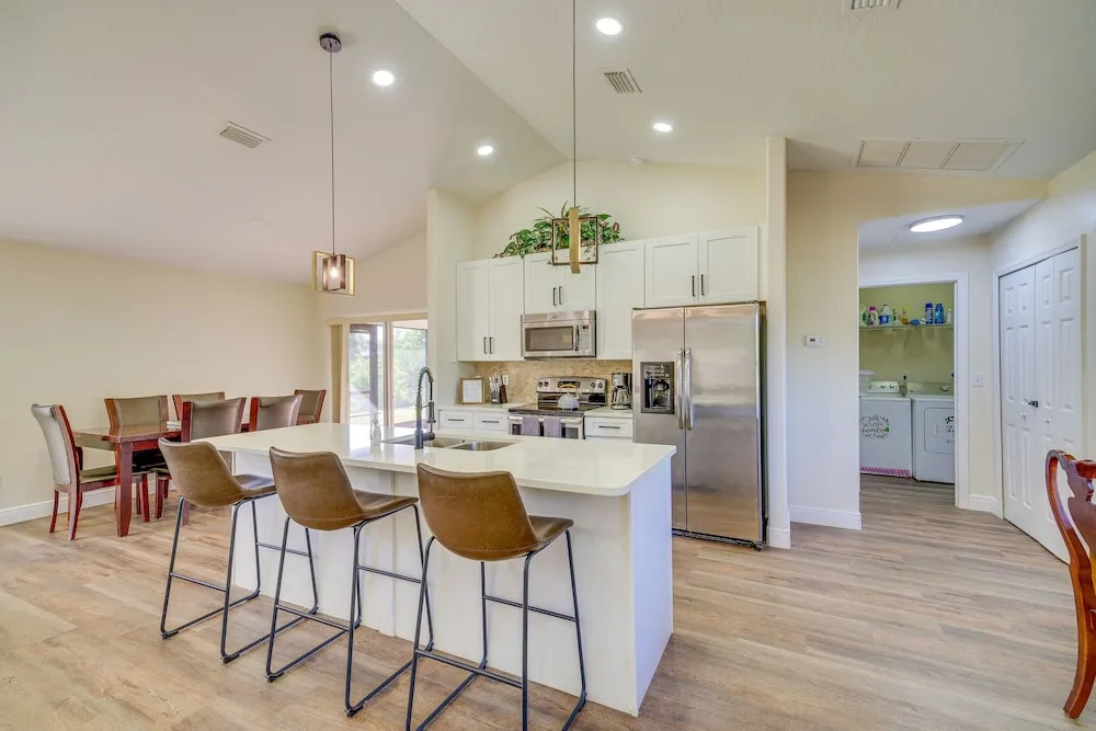 Sunny Palm Bay Home w/ Screened Porch Near Beaches