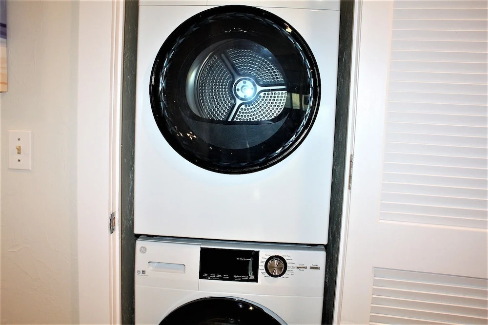 Jamaica Royale T31 - 2 Br Condo