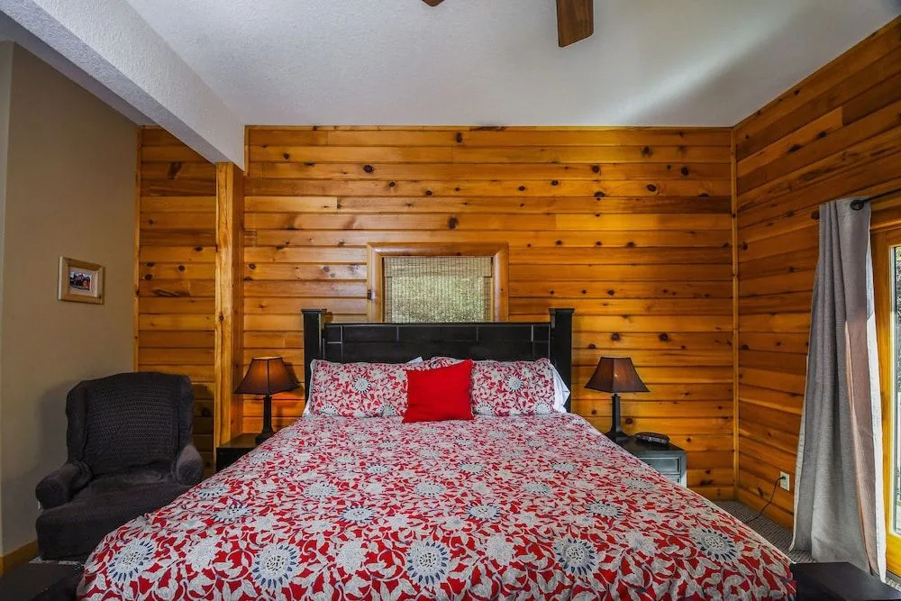 Cozy Bear Chalet