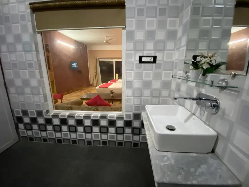 SPOT ON 90994 New Hidden Gem Residency