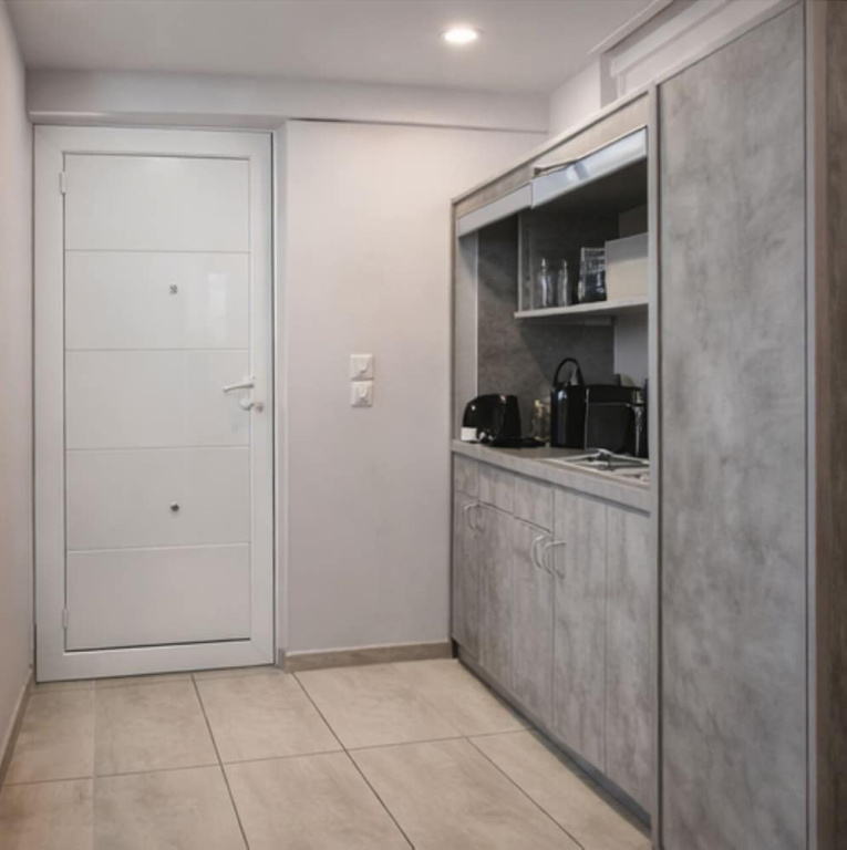 Airnest Suites Near Athens Airport By SEM