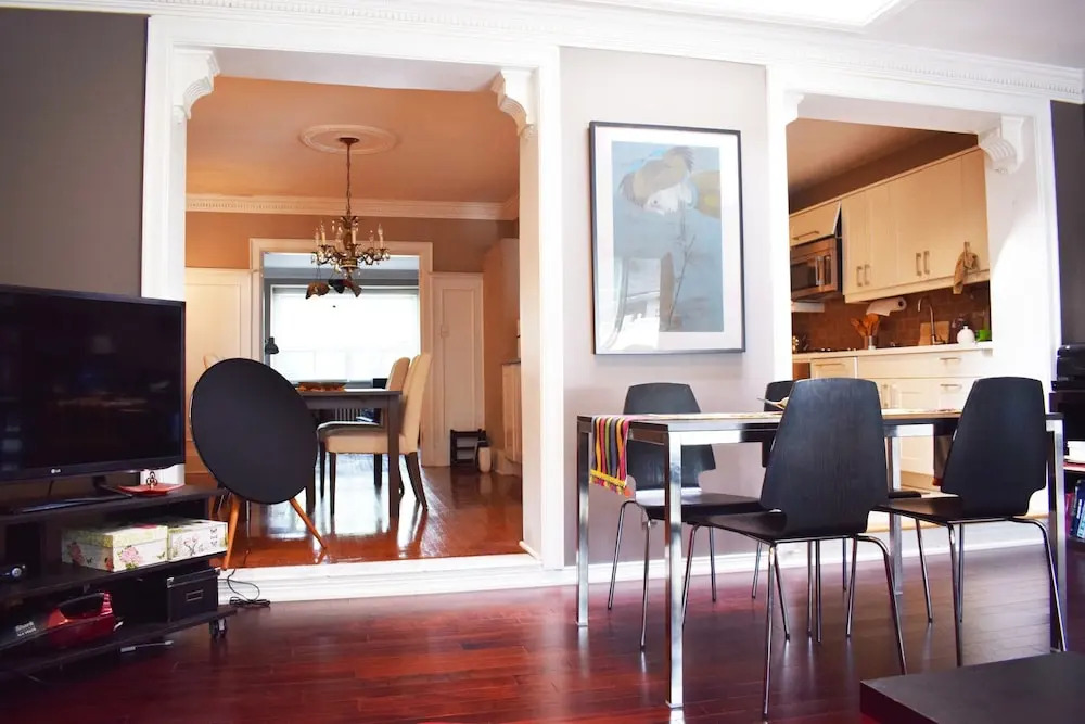 Spacious Artistic House in Toronto
