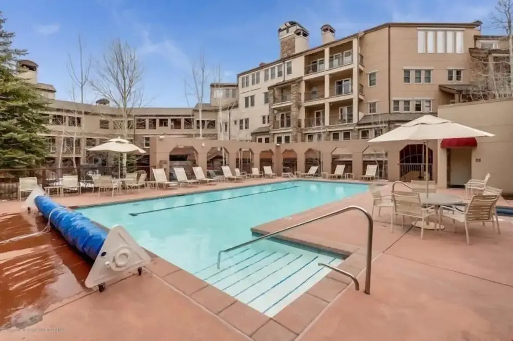 Ski in, Ski out, 2 Bedroom Luxury Residence in Snowmass Village