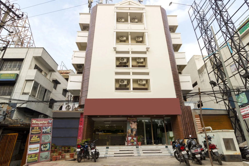FabHotel Srujana Stay Inn