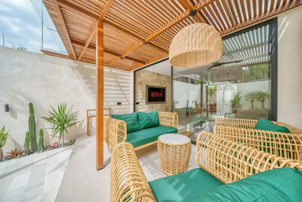Malvarrosa Stylish 1BR Private Pool Villa Bingin