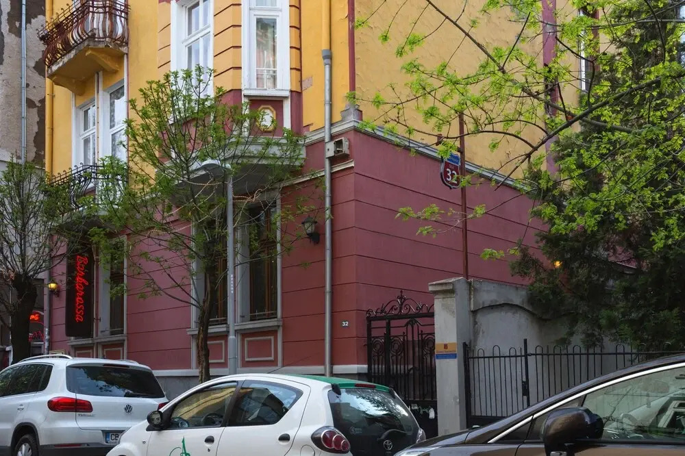 Guest House 32