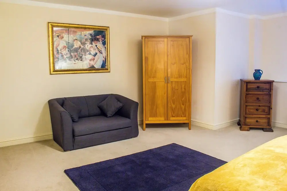 Hillbrook House Apartment 9