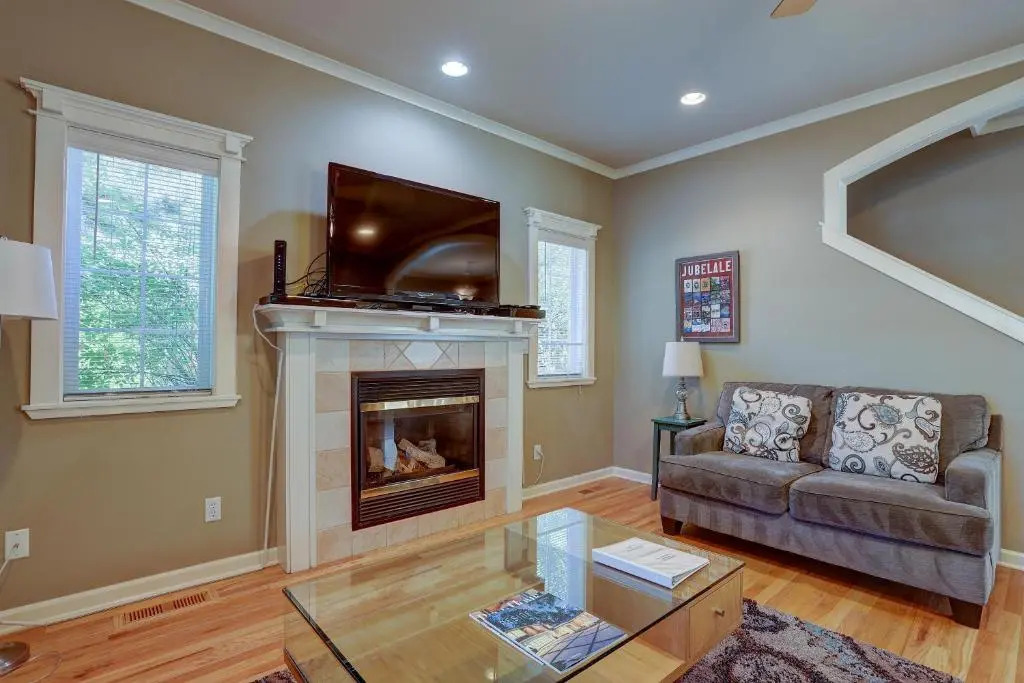 Westside Walkable-AC-3BR/2.5BA