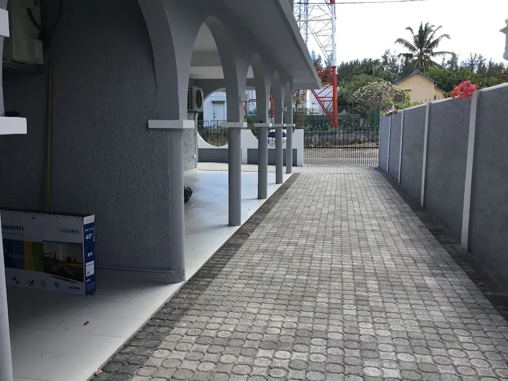 Modern Three Bedroom Apartment West Coast