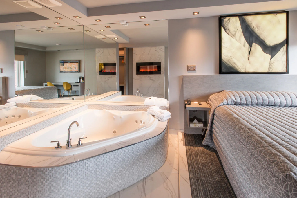 Le Chabrol Hotel & Suites