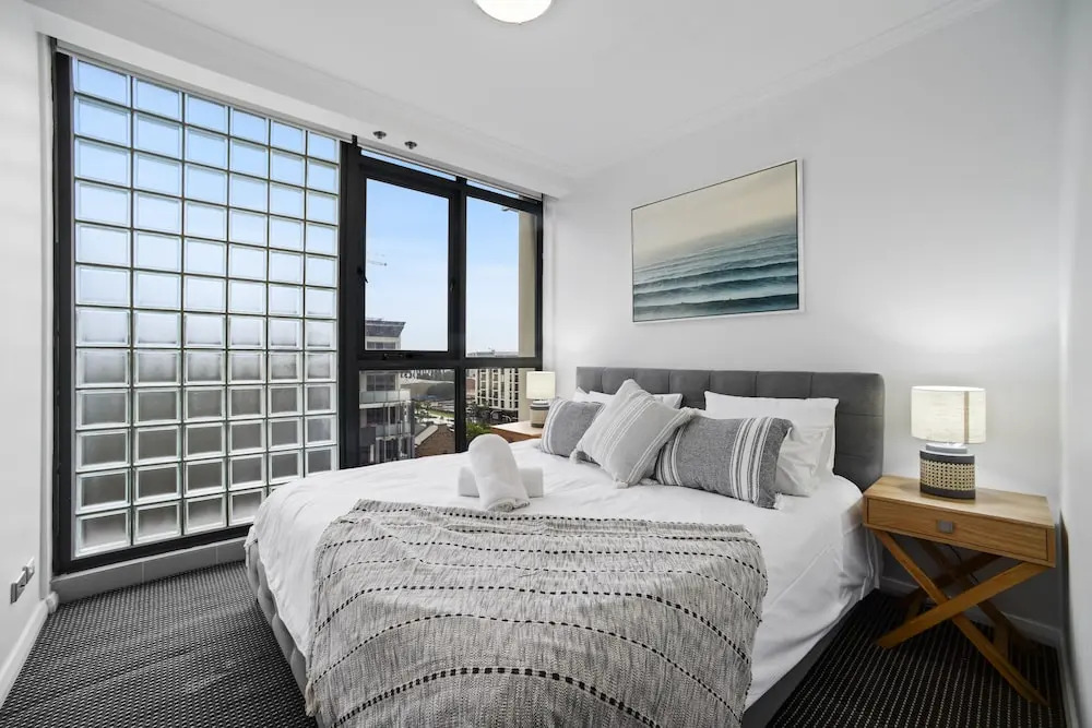 Stylish and Spacious Apt with Double Living Room