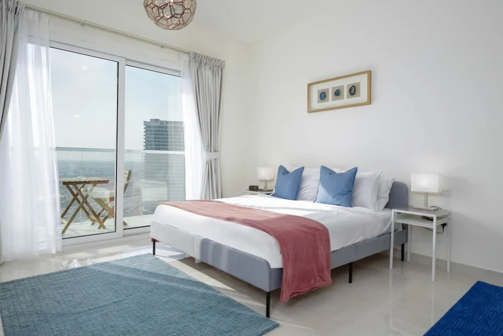 Lux BnB I AG Tower I Canal Views