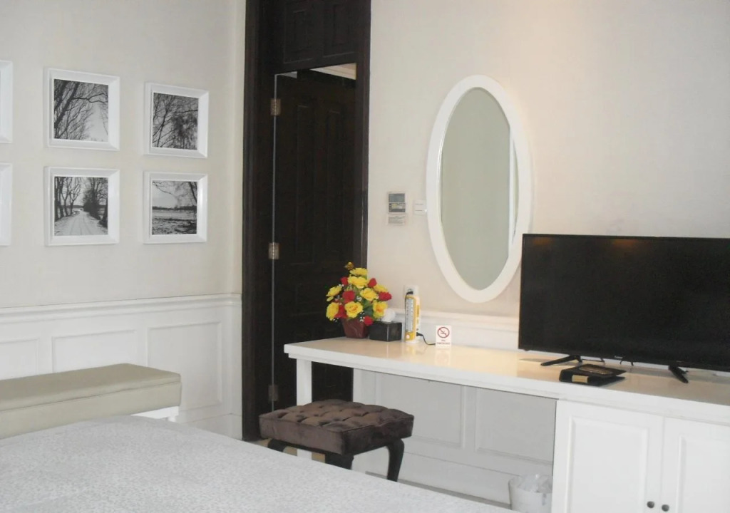Liz Palace Inn