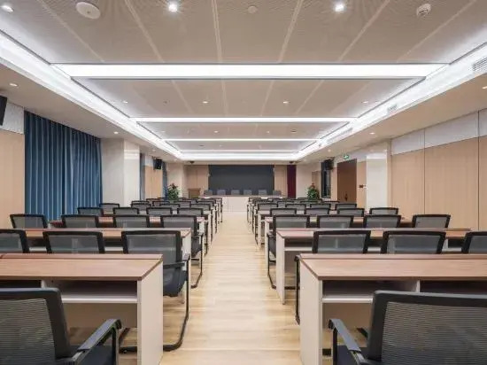 Orange Hotel (Changsha SongyaLake WuyuePlaza)