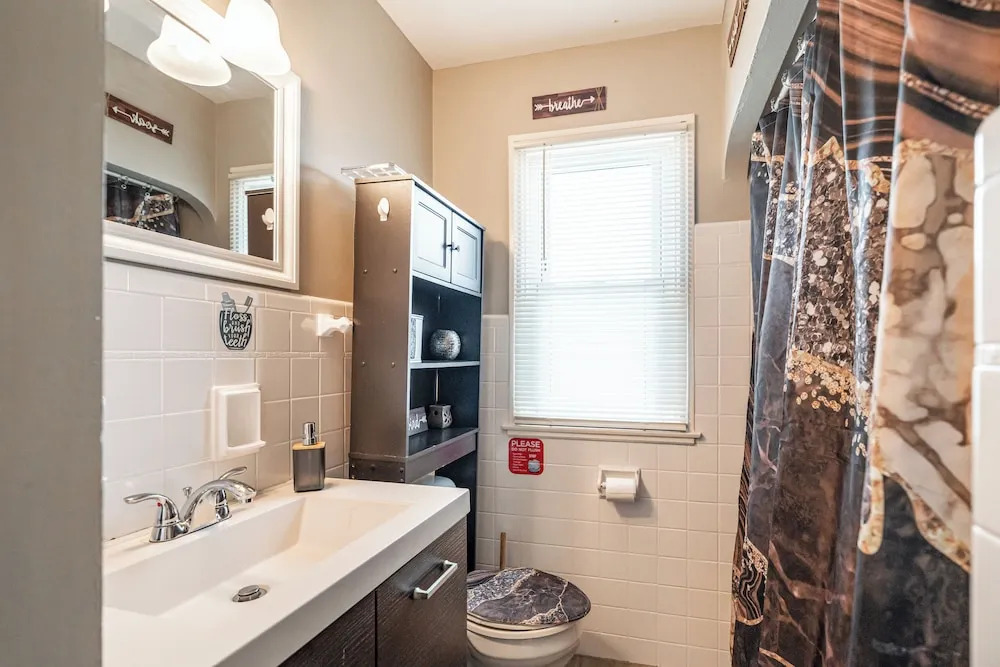 7 Mi to Lake Michigan: Milwaukee Vacation Rental