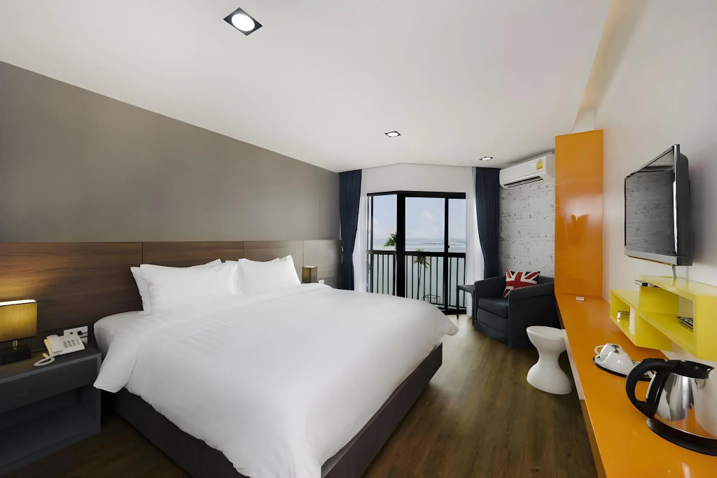 The Loft Seaside Sriracha Hotel