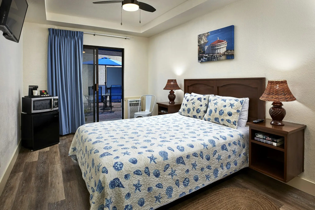 Seaport Village Inn, Avalon