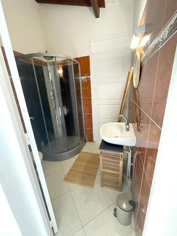 Appartement d'une chambre avec piscine partagee jardin clos et wifi a Le Gosier a 8 km de la plage