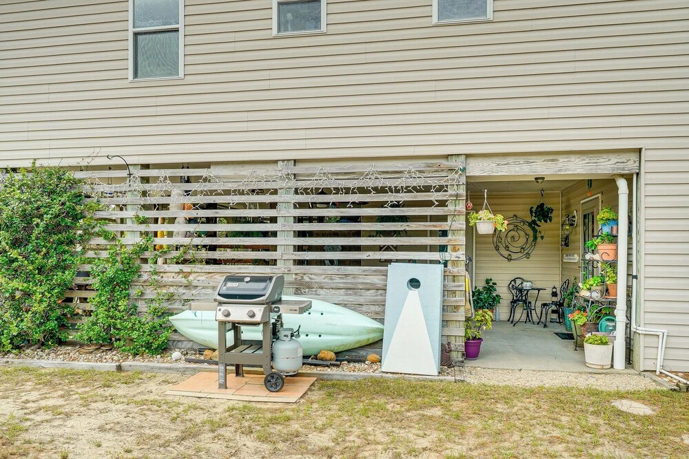 Nags Head Apt With Patio - 1/2 Mile Walk to Beach!