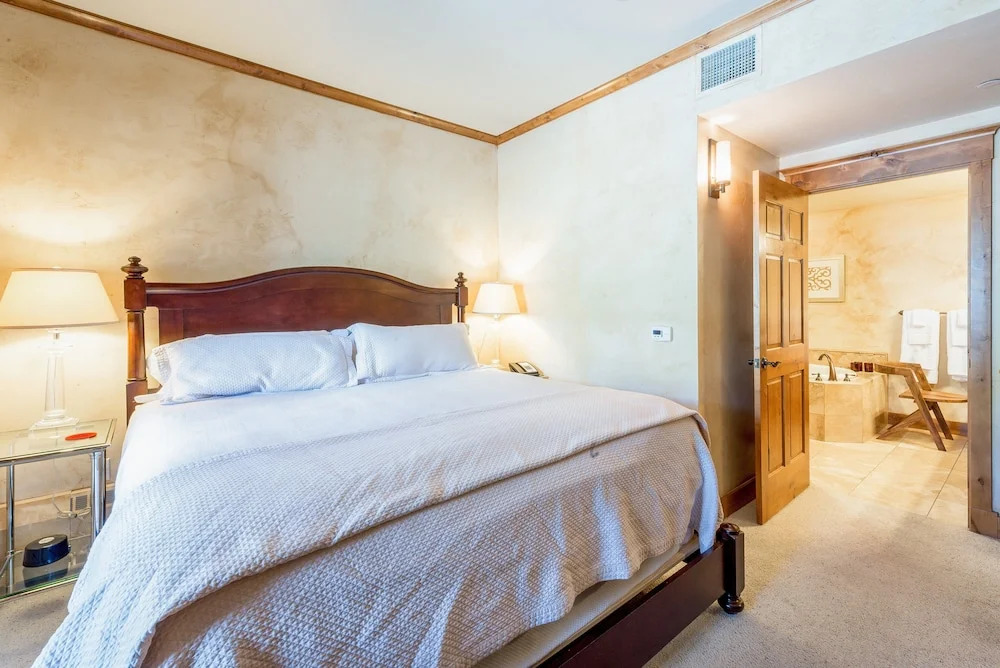 2525 Village Dr Highmark Condo - 3 Br condo by RedAwning