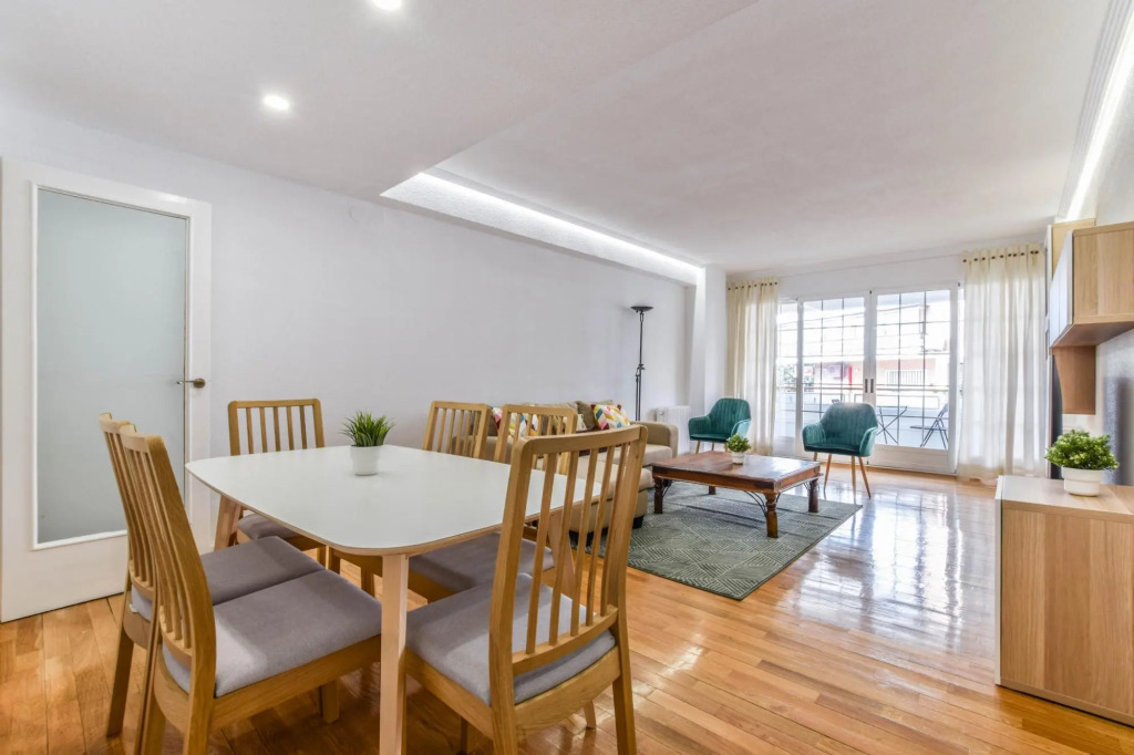 Alcalá I in Madrid with 3 bedrooms and 2 bathrooms