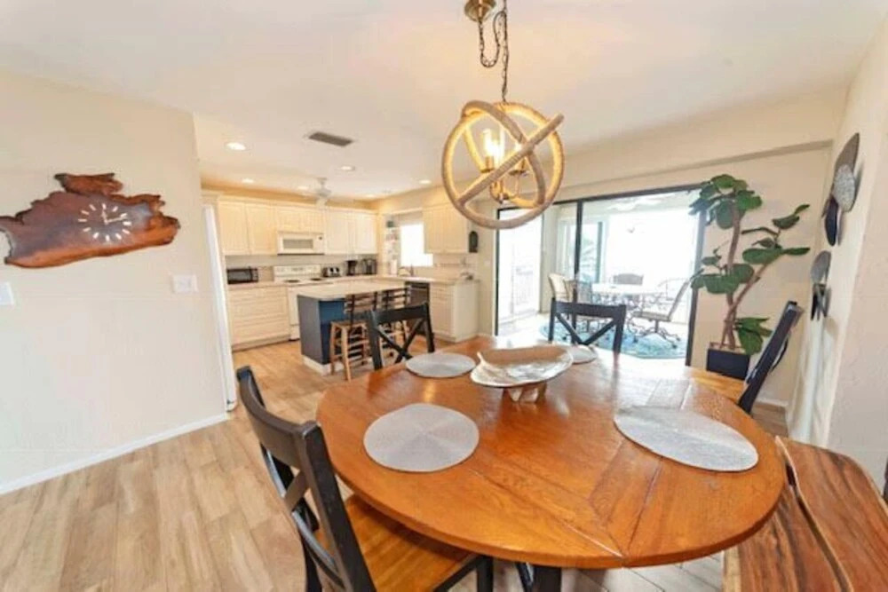 Jamaica Royale - 302 - 2 Br Condo
