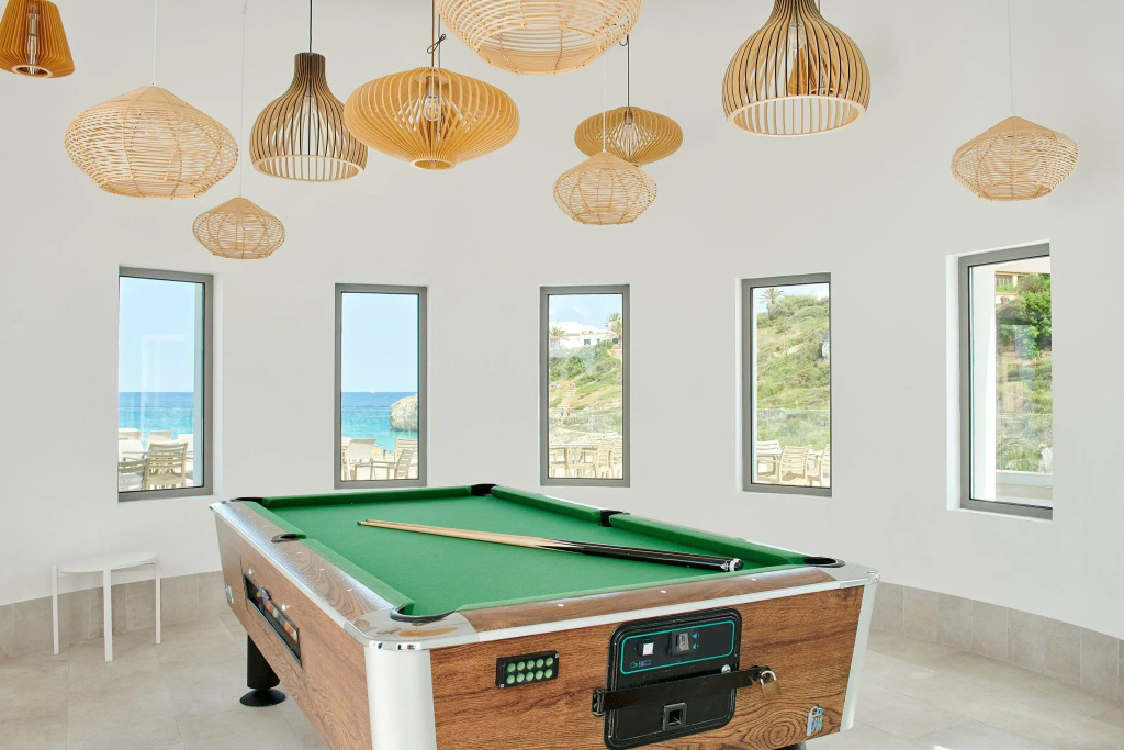Отель Iberostar Waves Cala Domingos