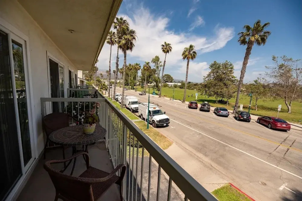 Beautiful 1 Bed Beach Balcony Condo #207 1 Bedroom Condo by RedAwning