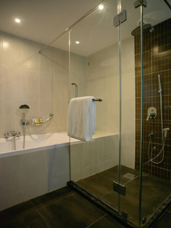 The Concord Hotel & Suites