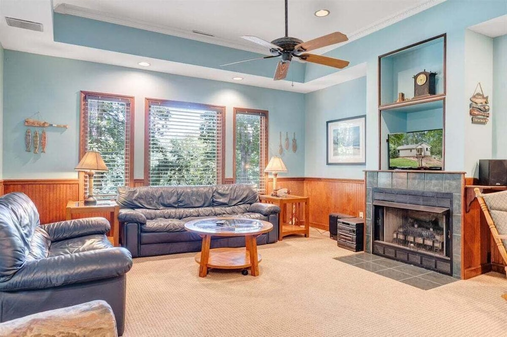 Reel Relaxed - Lakefront w/ Private Dock!