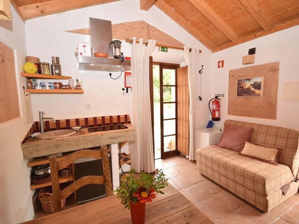 Quiet Cottage in Estate Casas da Cerca near Troviscais