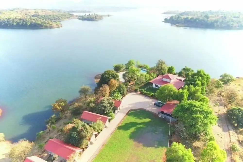 Shvas Island Resort
