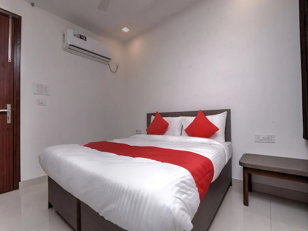 OYO Flagship 18303 Sector 24 Rohini