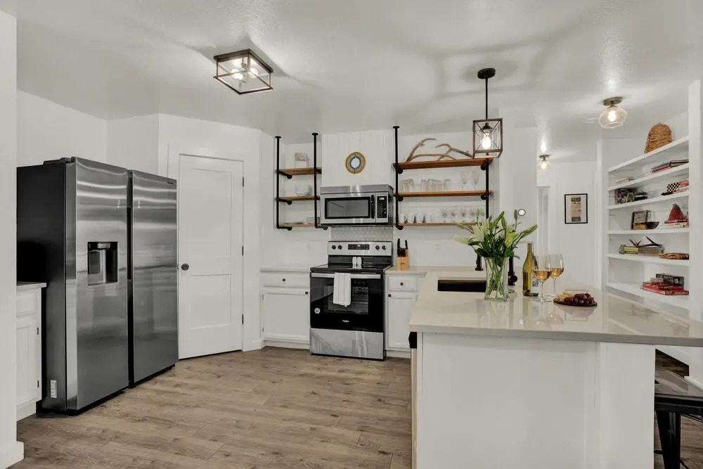 New Upscale Casita With Hot Tub & Grill
