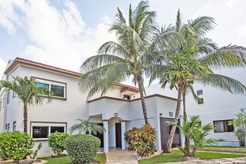 Izcalli Luxury Villa