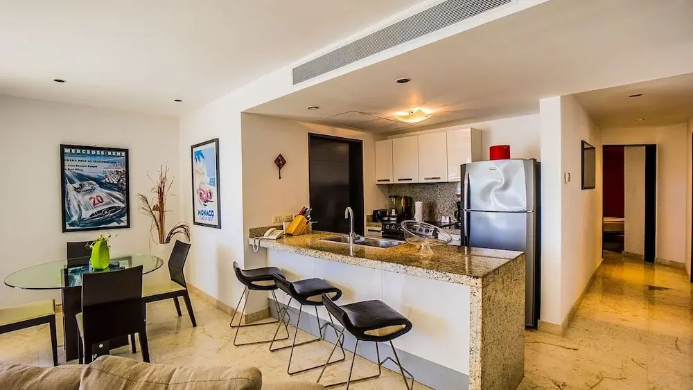 Elements 118 2 Bedroom Condo by Redawning