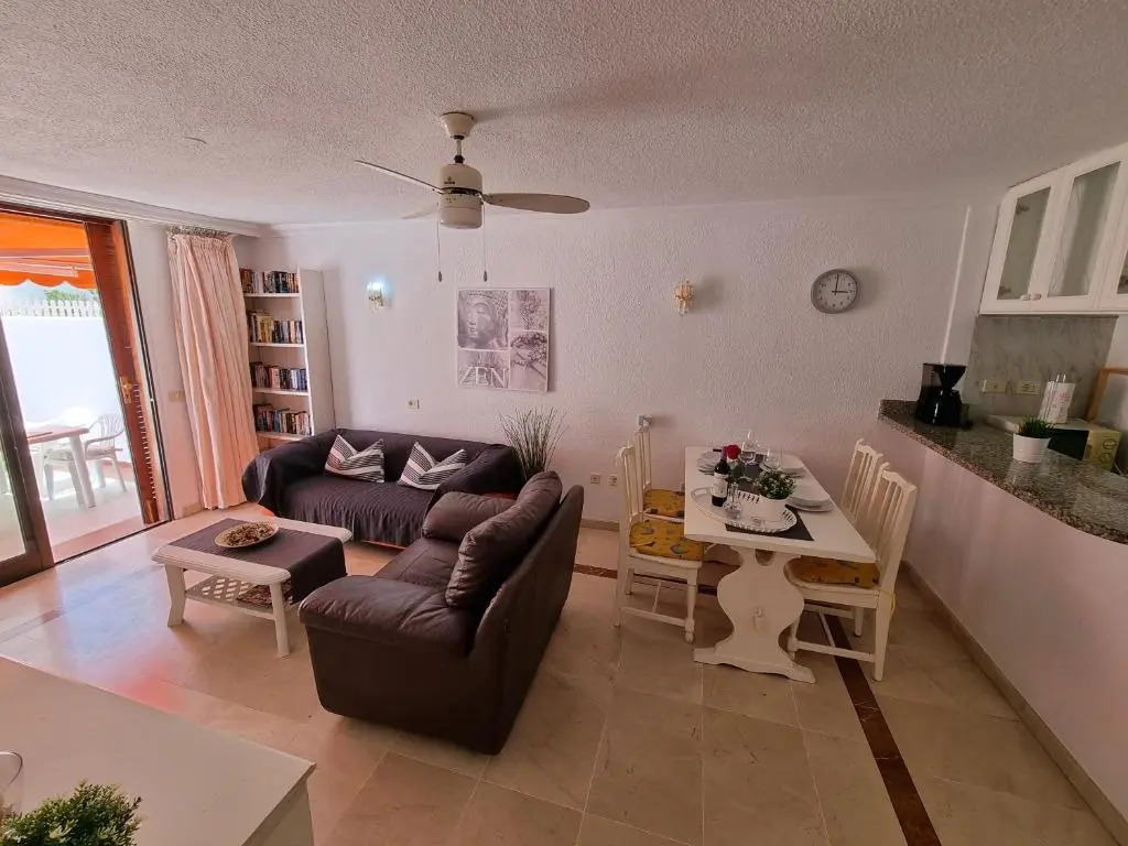 Casa Teide, ground floor Apartment Parque Santiago 1, heated pool, 100 m to sea and beach, wifi