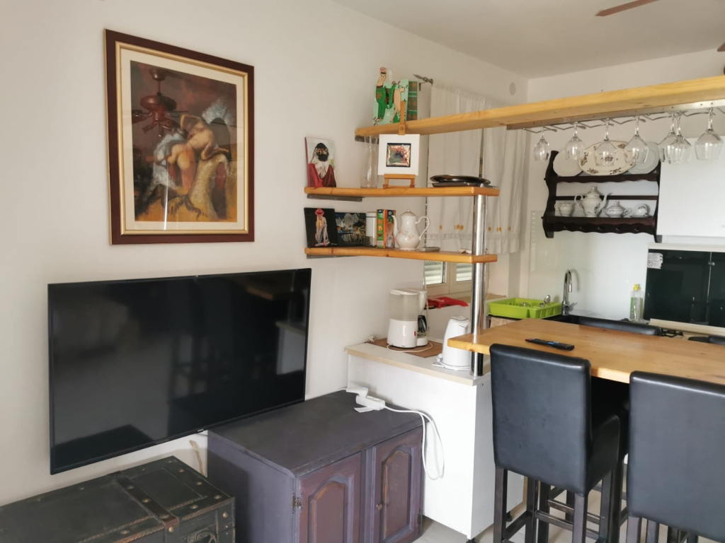 Apartment Renko - 100 m from the sea : A1 Omis, Riviera Omis