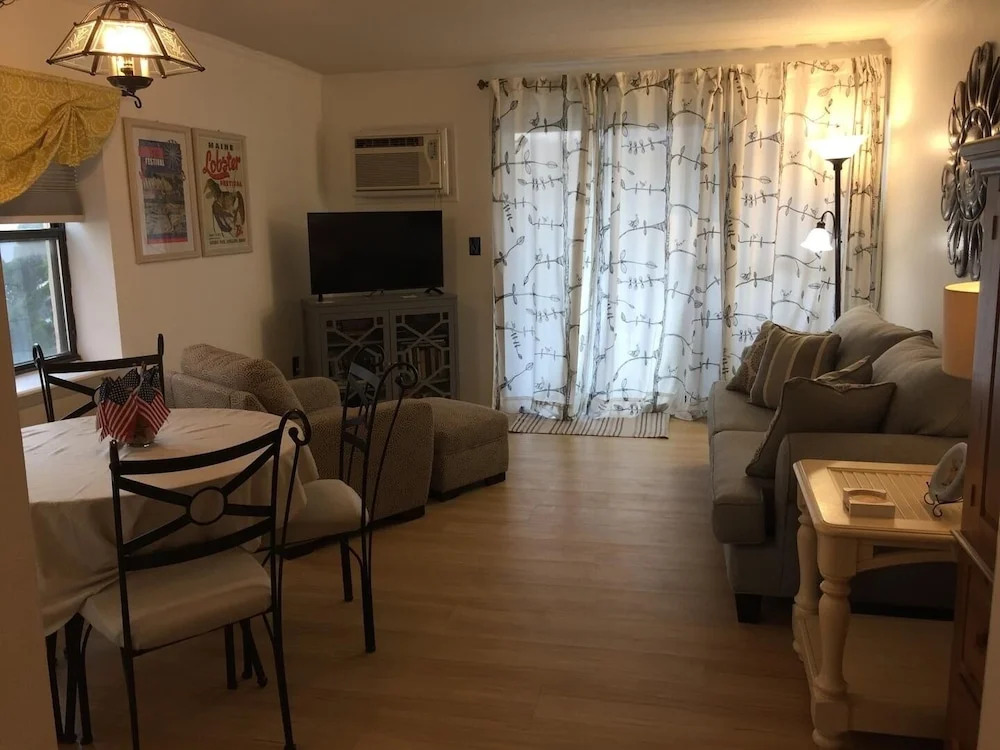 Sea Sands 104